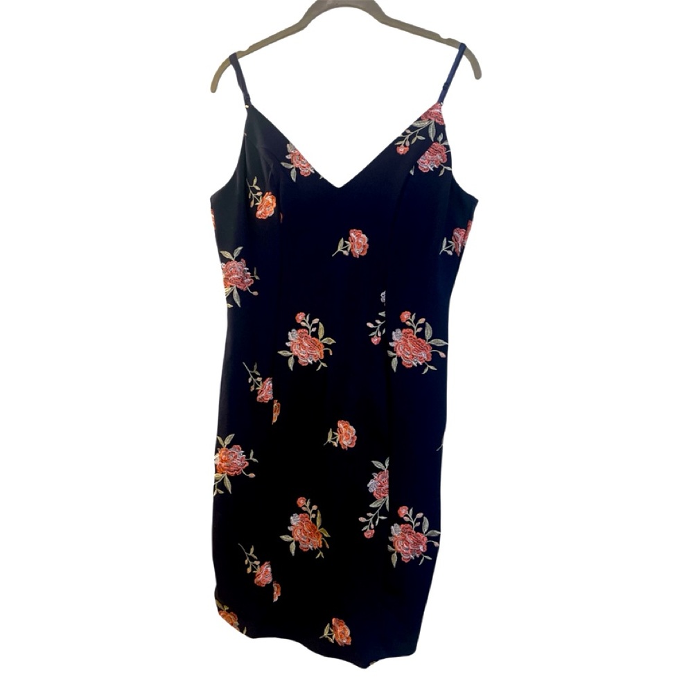 NAVY FLORAL SPAGHETTI STRAP DRESS.
NWOT
